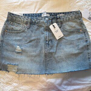 FOREVER 21 🦋 5/$21 Frayed Denim Mini Skirt NWT Medium